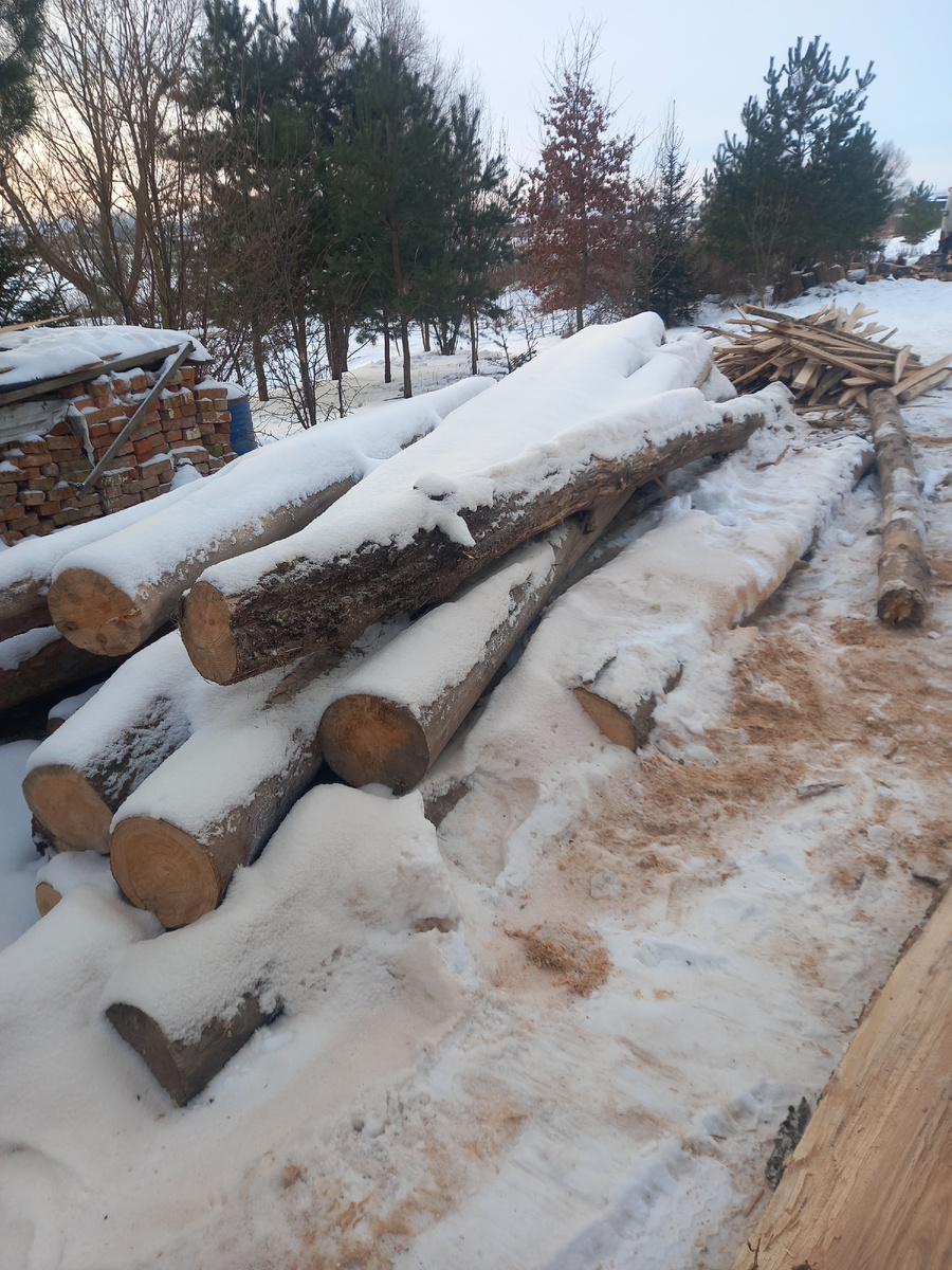 Мужики уже готовят лес на передок.