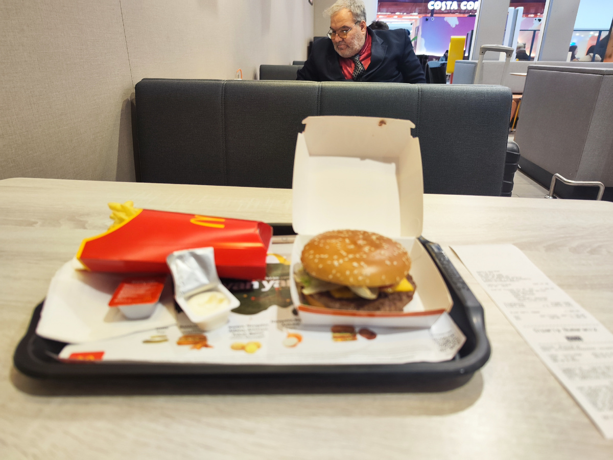 Местный колорит в костюме ;)