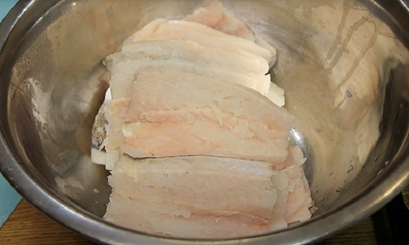 Ресторан на домашней кухне: простой способ превратить минтай и хек в изысканное блюдо с сырной корочкой