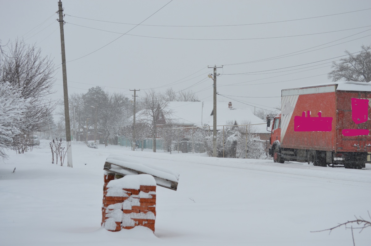 Фото автора. 12.01.2026. Снежный заряд в станице.