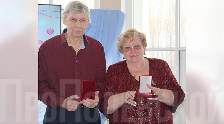 Жилинковы Анатолий Владимирович и Людмила Витальевна в апреле 2025 года отмечены знаком отличия Свердловской области «Совет да любовь»