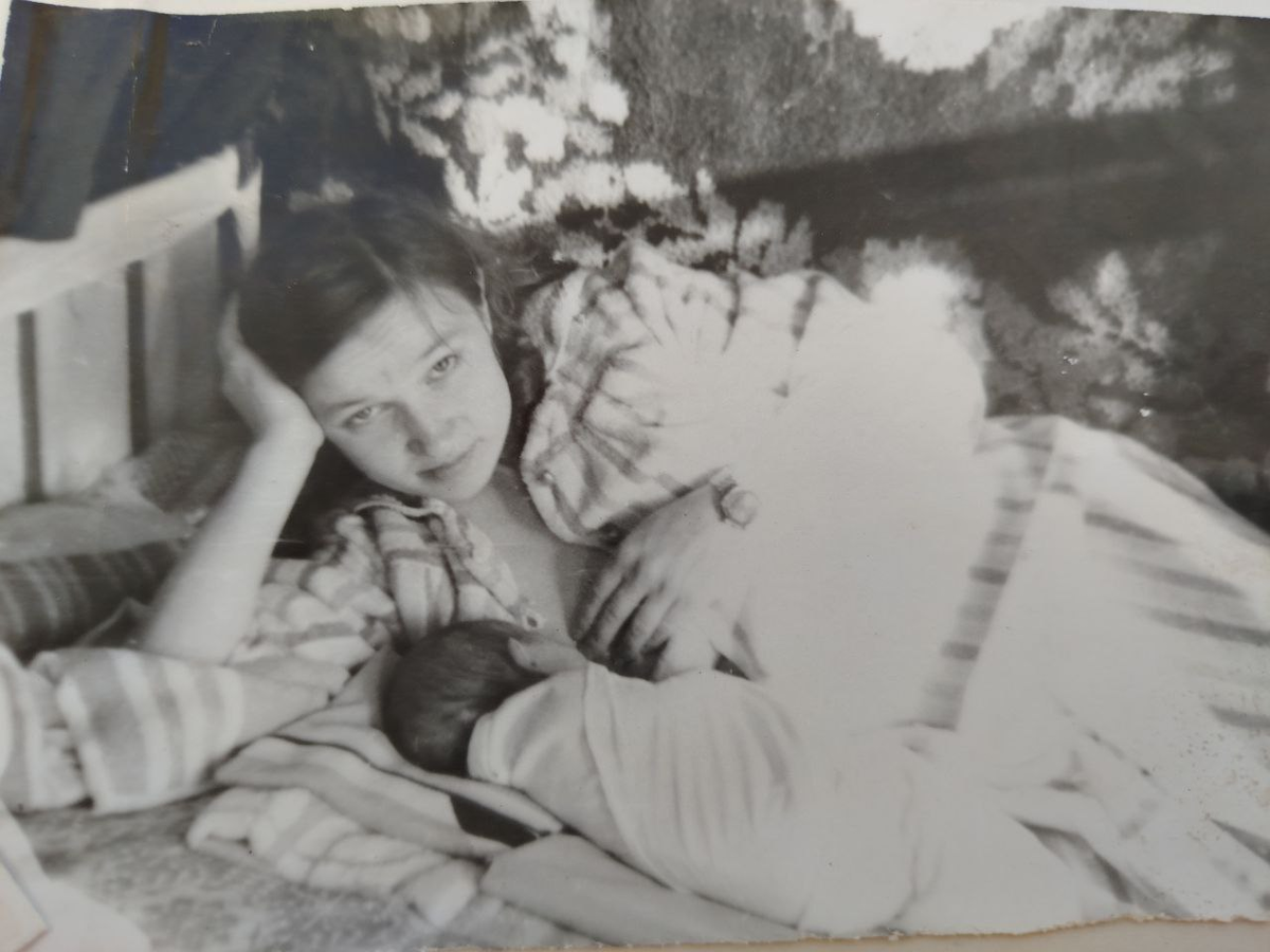 Моя любимая мамуля Надя и новорожденная я 1980 год. январь