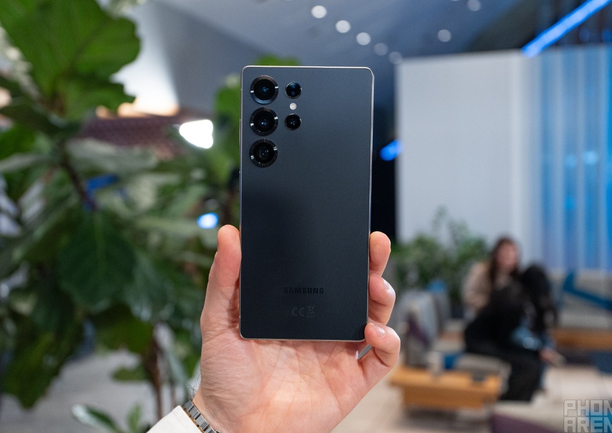 Фото Samsung Galaxy S25 Ultra