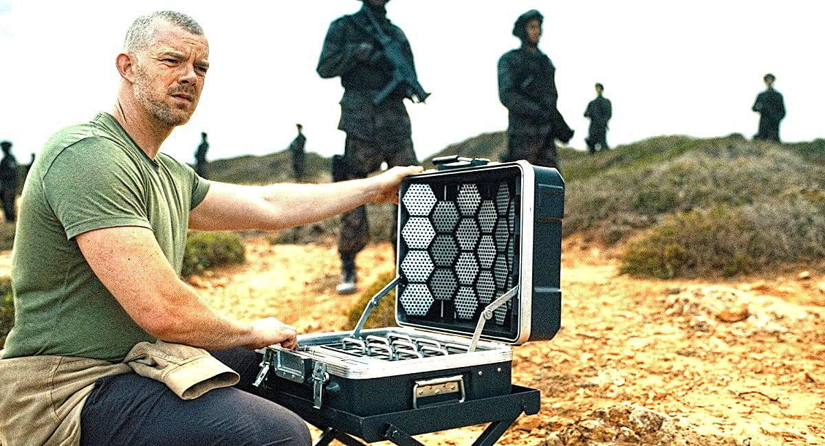 Так сказать, угадайте по фото, какова его профессия.