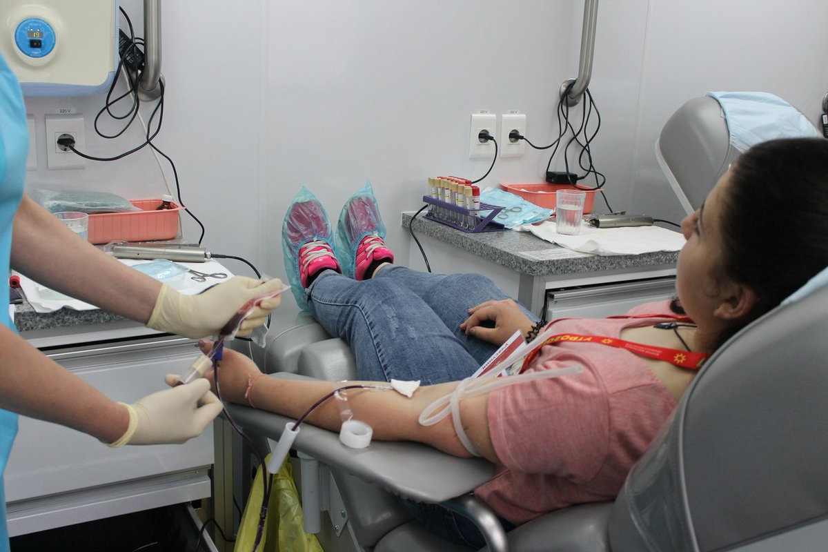 Лежа или сидя? лучше при заборе крови положение лежа