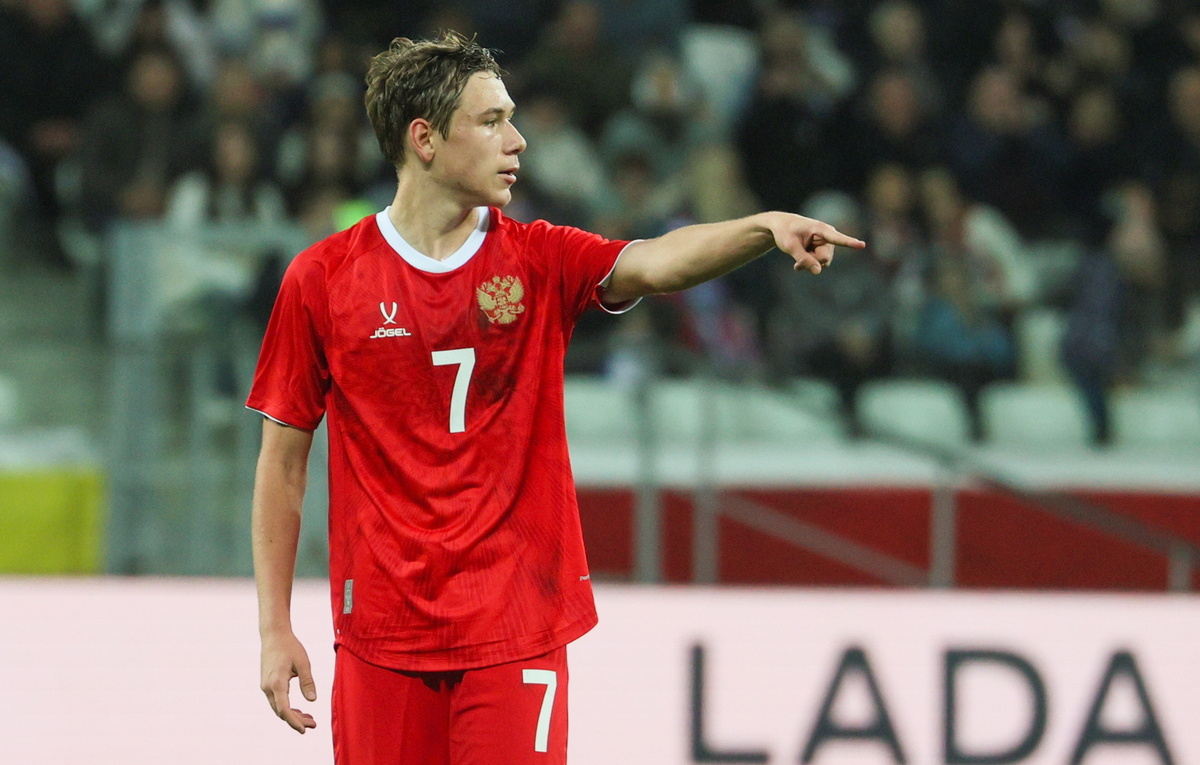    Полузащитник "Локомотива" Алексей Батраков  Дмитрий Рогулин/ТАСС