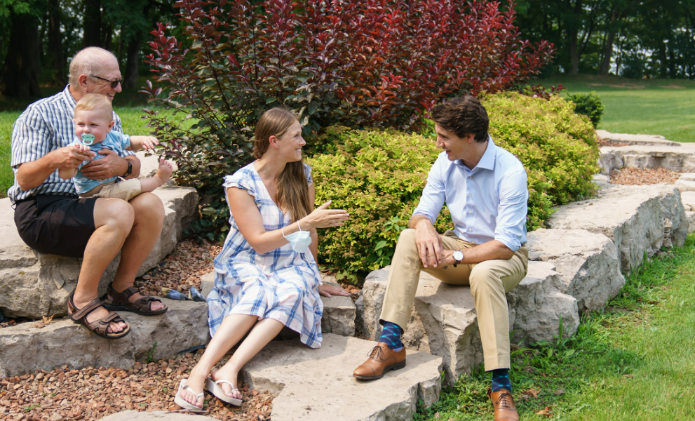 Джастин Трюдо с семьей (фото с его страницы в запрещенной соцсети)