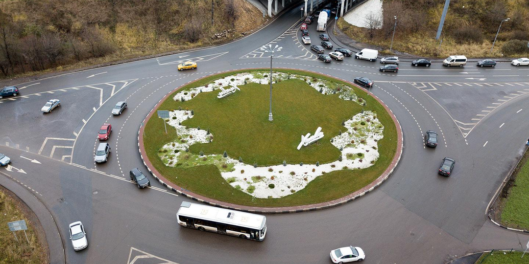 Кольцо не прощает ошибок - главные правила проезда круговых развязок, которые спасут нервы и права