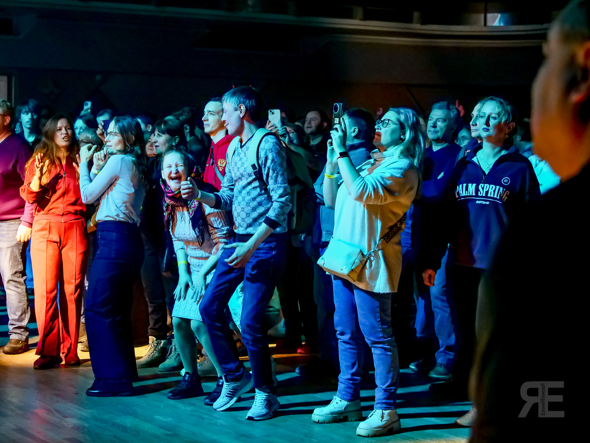 #Екатеринбург #Урал #город #фотография #хроника #ДеньНочь #ЕвгениЯблонская #ФотогалереиВКоммерсантЪ #СтарыйНовыйРок