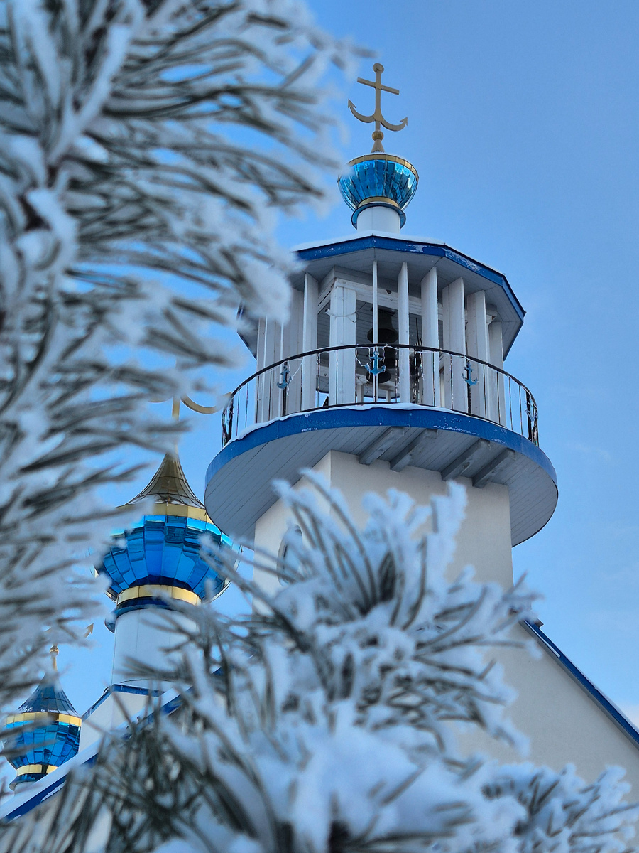 Колокольня храма в виде маяка.