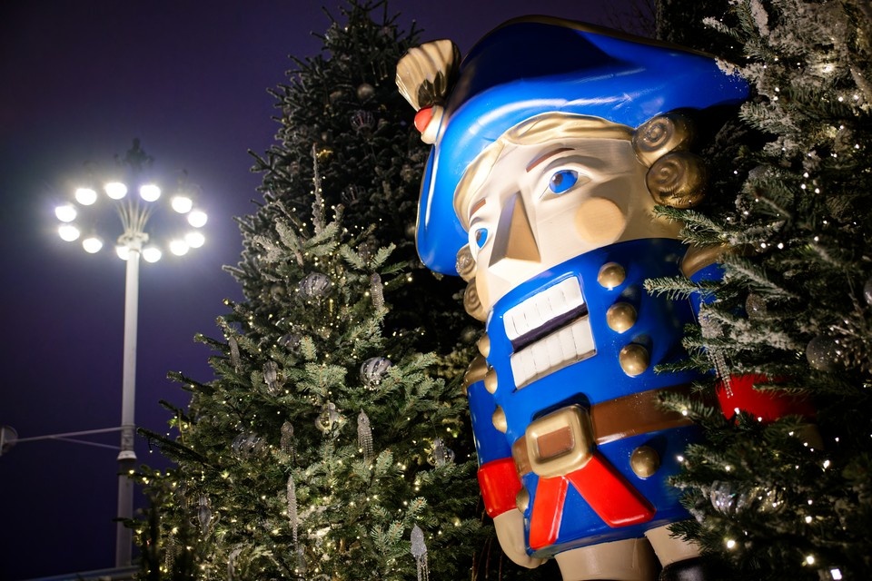    Спектакль «Щелкунчик на льду» в Нижнем Новгороде перенесли на 2027 год из-за проблем с финансами. Иван МАКЕЕВ