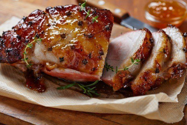 Свинина в пикантном медово-соевом маринаде: просто, сочно, беспроигрышно