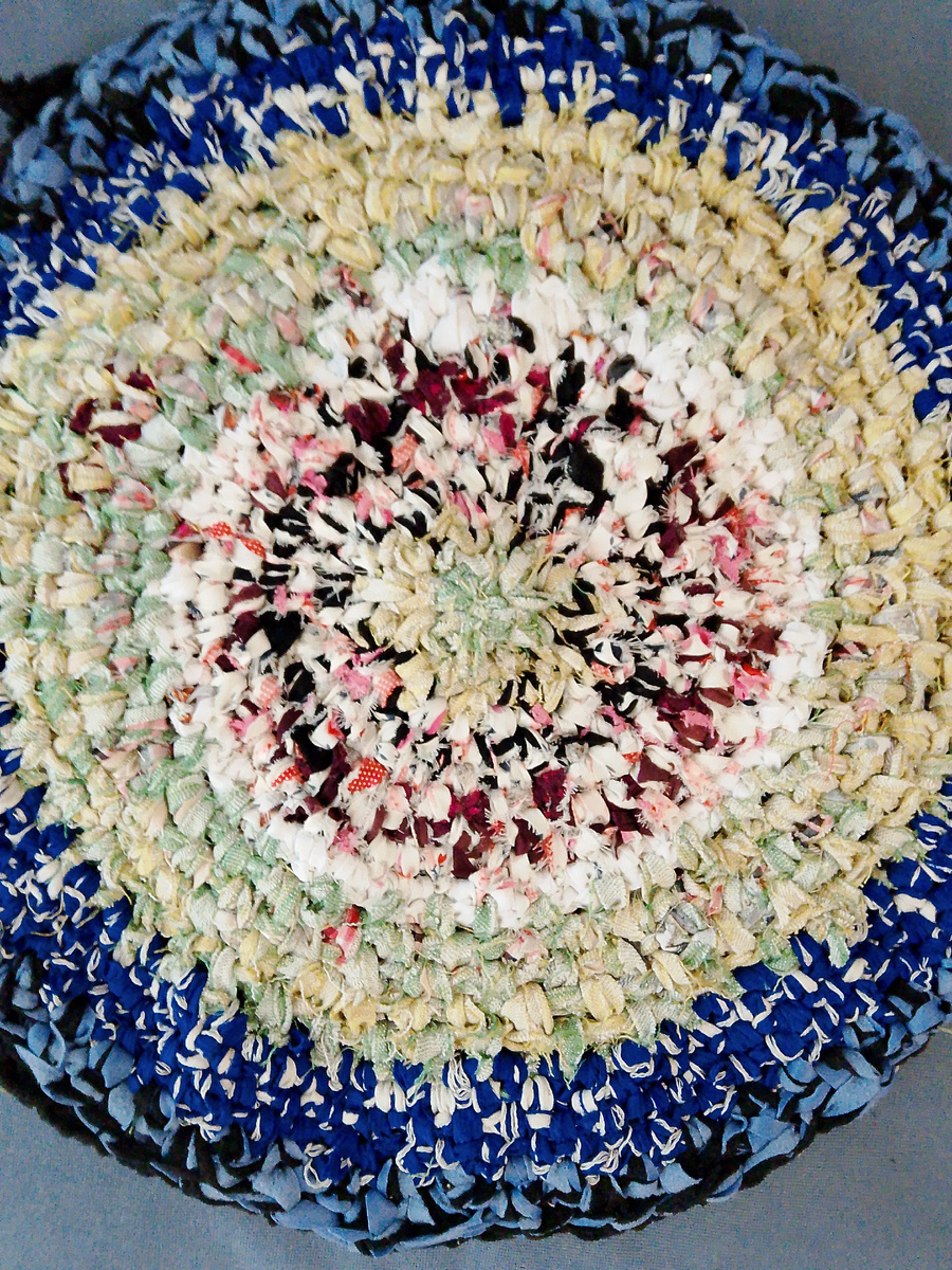 Брусника под снегом.