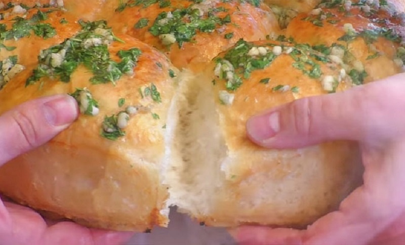 Универсальное дрожжевое тесто без хлопот: секрет воздушной выпечки без яиц и молока