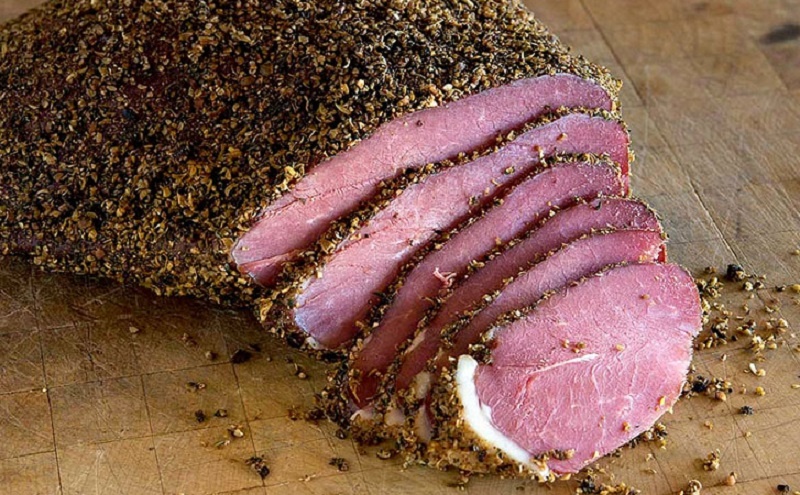 Домашняя пастрома из говядины: как превратить обычное мясо в кулинарный шедевр и удивить всю семью 