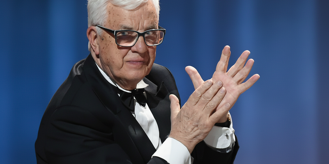 "Я пил, чтобы заглушить музыку в голове". Как Раймонд Паулс победил своих демонов, пережил жену и в 90 лет остался верен только роялю