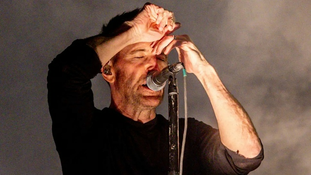 Трент Резнор на сцене с Nine Inch Nails в 2025 году (Фото: Рикардо Рубио/Europa Press через Getty Images)
