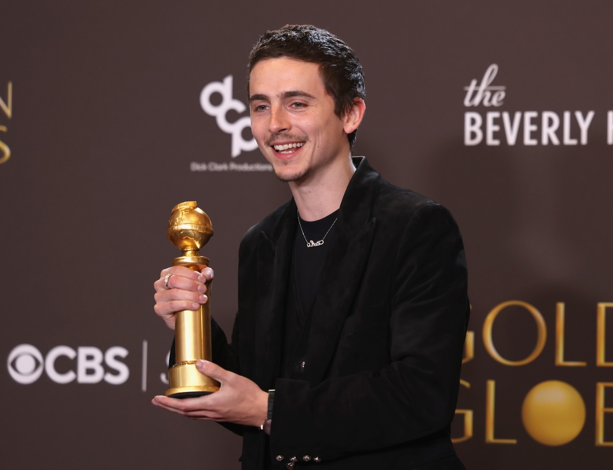 Тимоти Шаламе получил "Золотой Глобус" за фильм "Марти Великолепный".