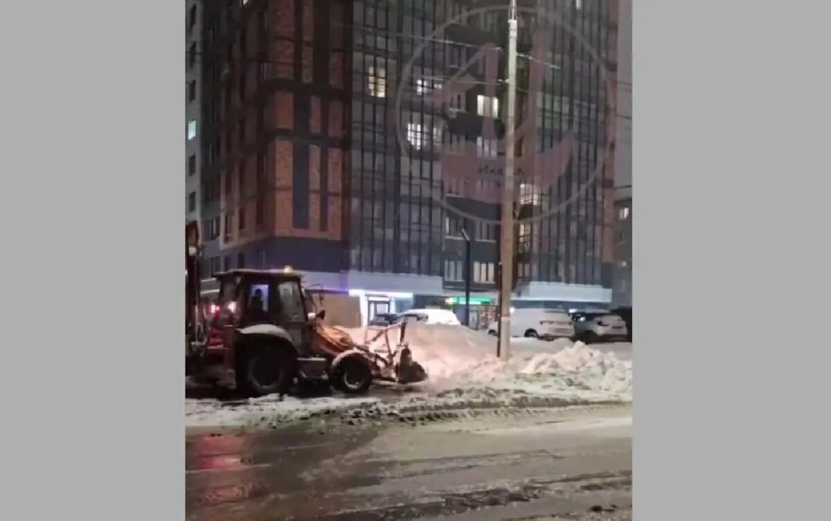    Видеофакт: участок улицы Коммунаров подтопило в Ижевске