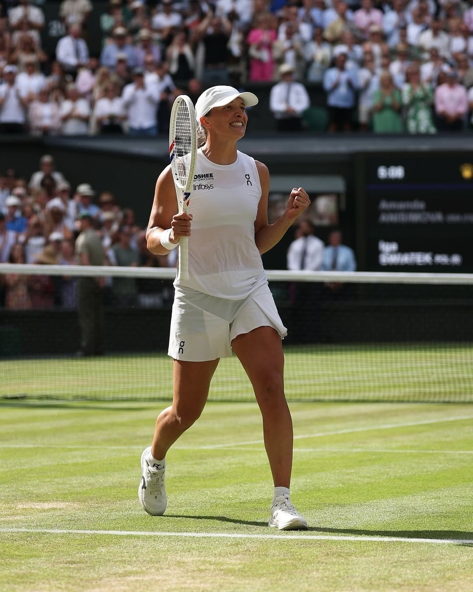    Ига Свентек в теннисной форме On@on