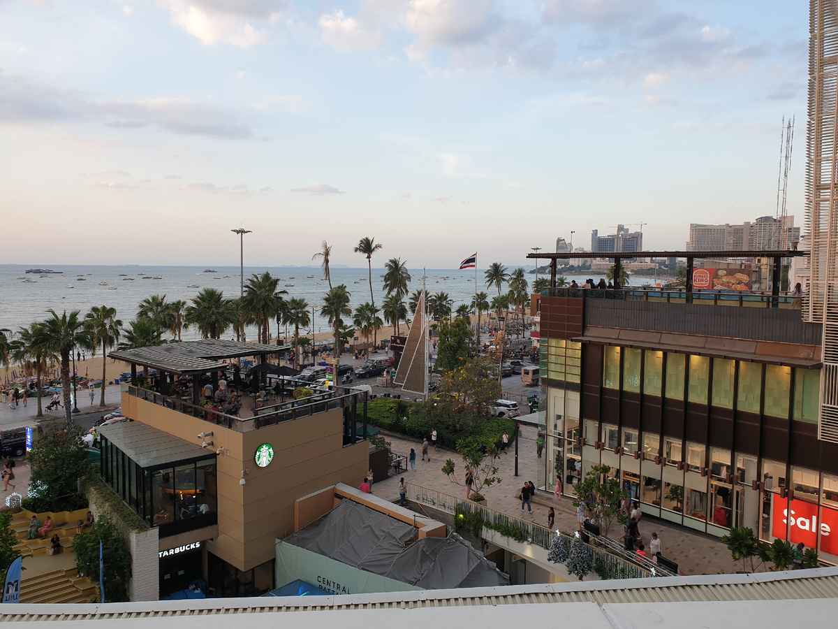 Закат солнца. Вид со смотровой площадки торгового центра Central Pattaya.