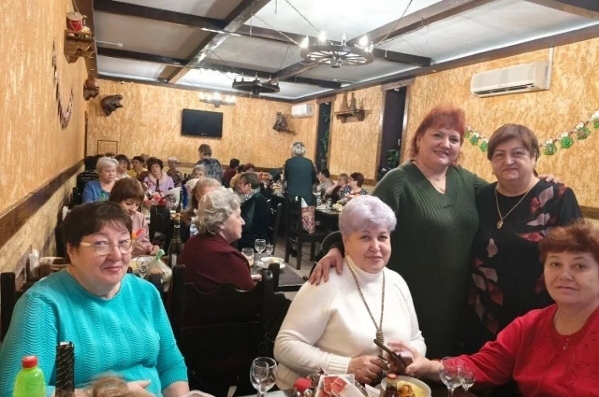    Игорь Игошин поздравил и поблагодарил ветеранов Гусь-Хрустального