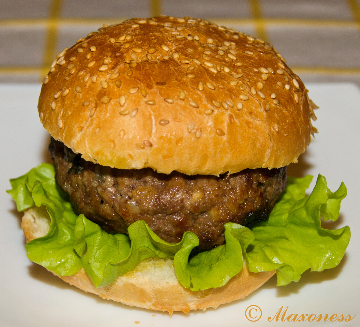 Гамбургеры из баранины с сыром 