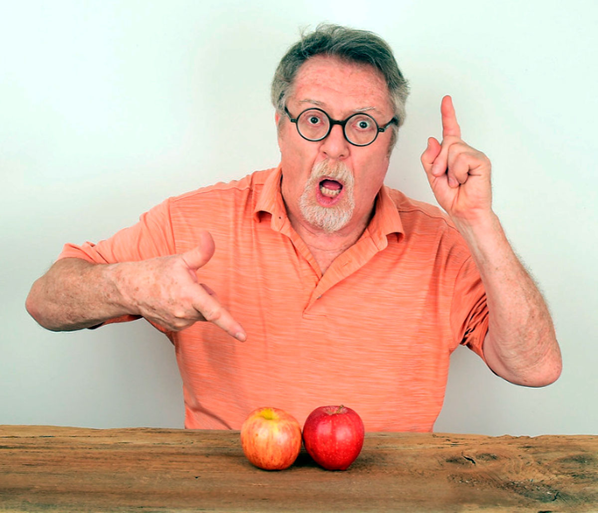 Красное яблоко воспринимается как цельный образ, а не как отдельные «краснота», «округлость» и «блеск»