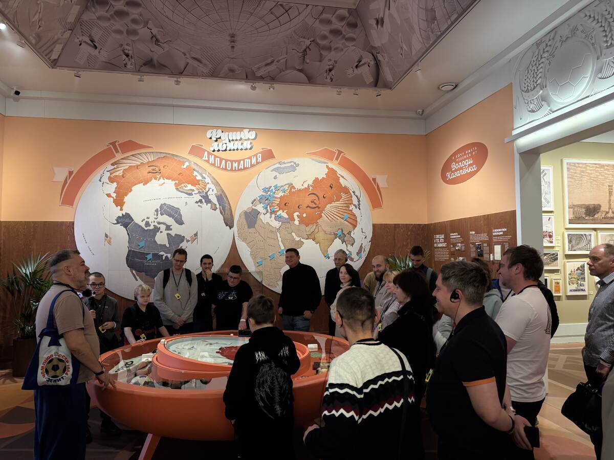     Экскурсия на выставке. Фото: Metaratings.ru