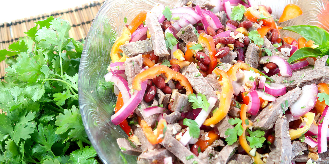 Классический салат «Тбилиси» с говядиной и красной фасолью