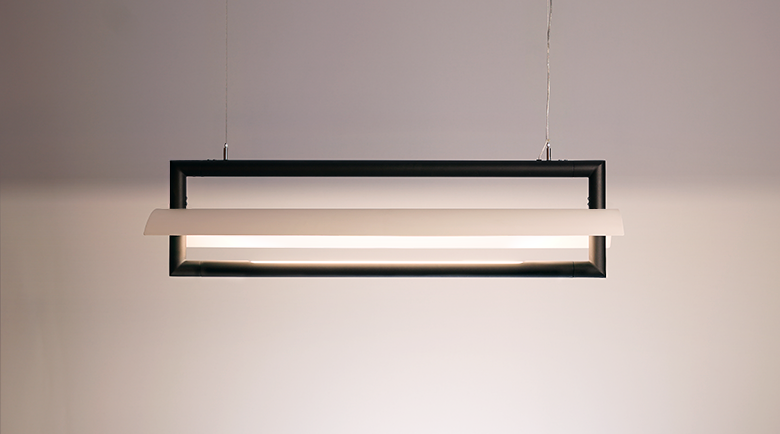 Не реплика, а свой дизайн. На изображении брутальная версия светильника отраженного света ORIO REFLECTED. 