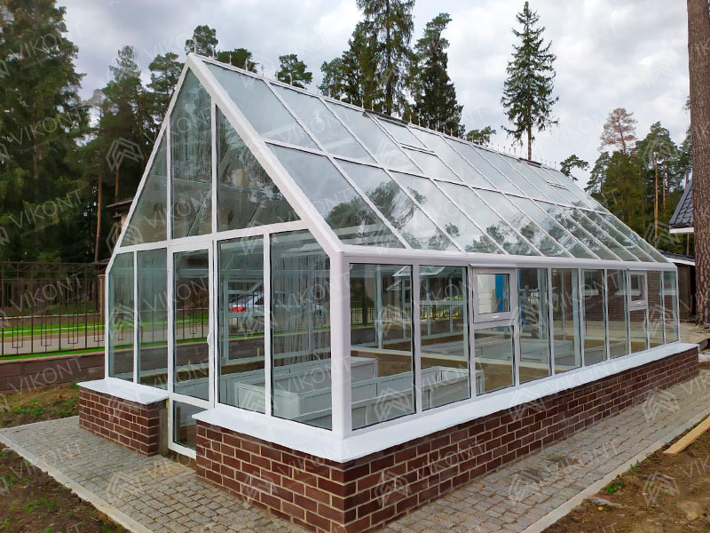 Как легко обогреть маленькую теплицу ночью и собрать богатый урожай: простой способ для дачников