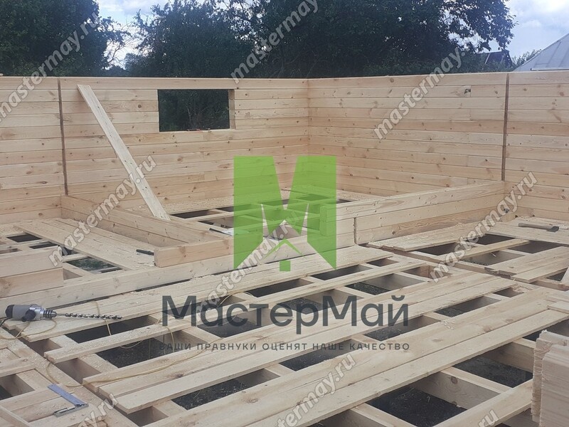 монтаж лаг в доме . деревянные балки в доме . балки перекрытия в доме .лаги пола в доме . https://mastermay.ru/