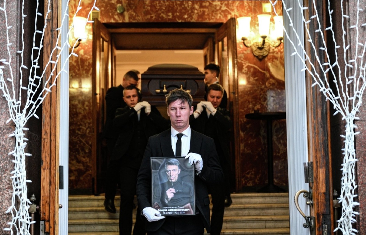    Прощание с Анатолием Лобоцким (фото: РИА Новости/Владимир Астапкович)