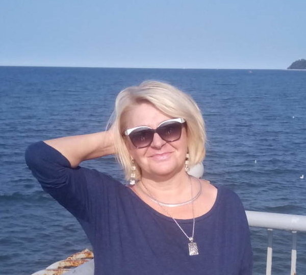 Переехала к мужчине в загородный дом. Когда увидела, как он моет одноразовые вилки и складывает обратно в пакет - поняла, что ошиблась