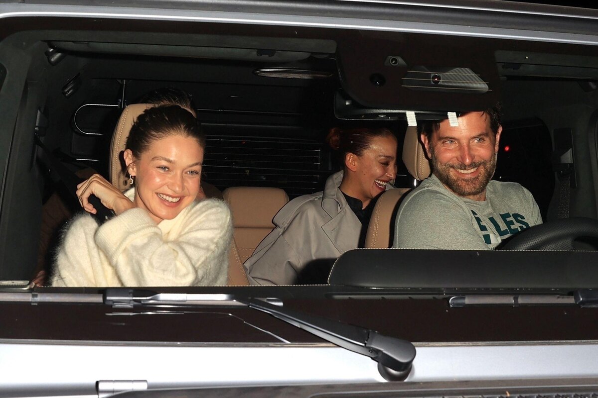    Источник: BACKGRID | PORJ | Брэдли Купер и Джиджи Хадид направляются на ужин.