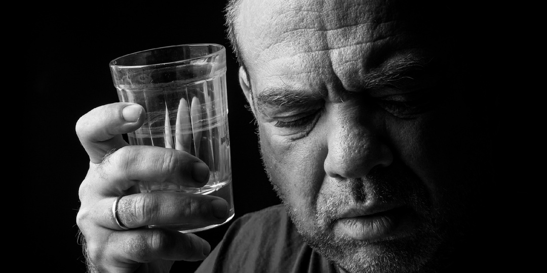 Инсульт после запоя: тревожные признаки и что делать немедленно