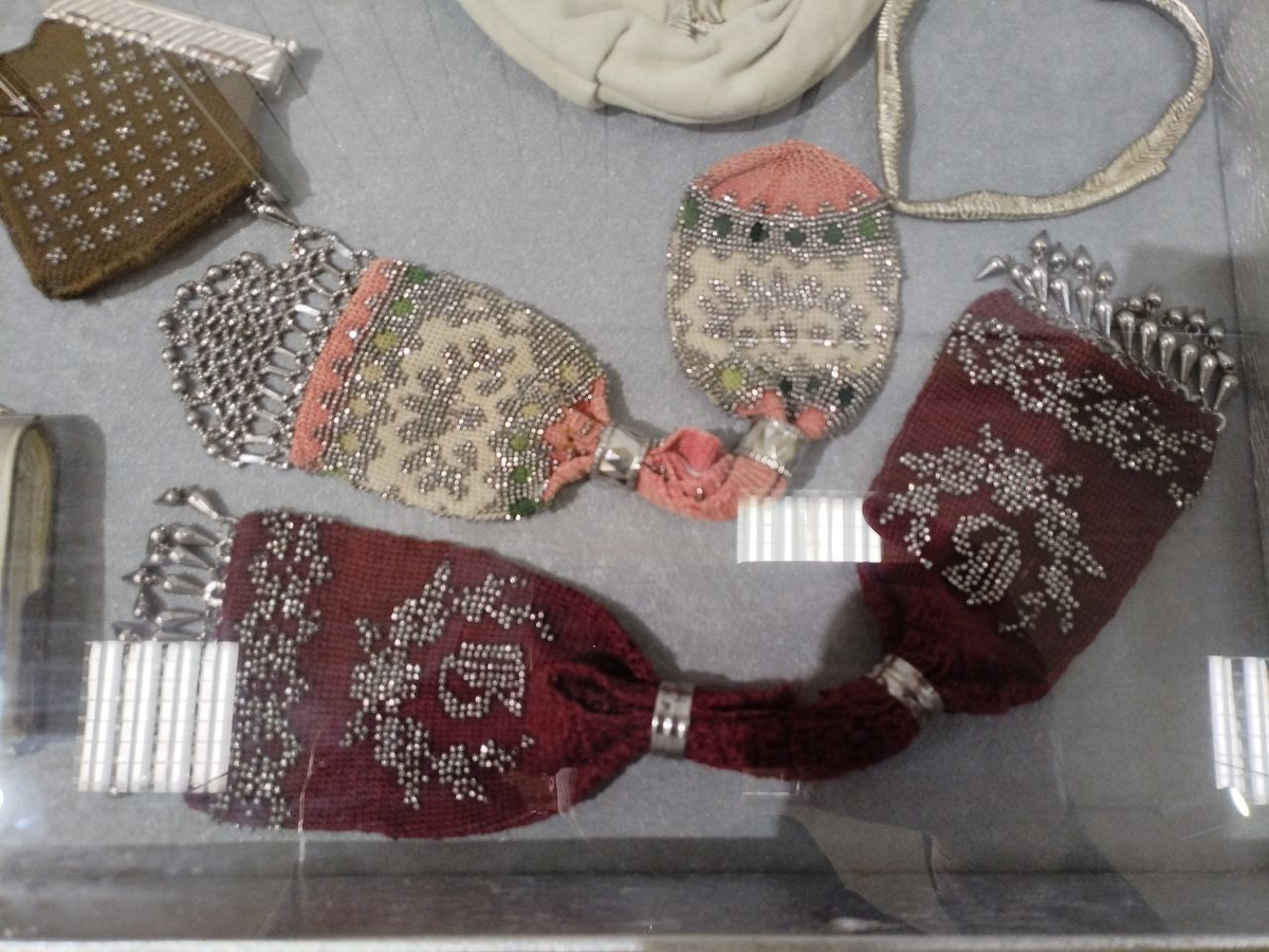 Выставка «Дамская сумочка XIX — XX веков» Национальная художественная галерея. Йошкар-Ола