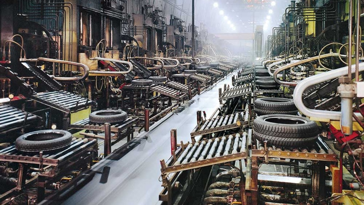 На фотографии: завод по производству автомобильных шин. Источник фото: https://www.toprim.ru/?module=news&action=article&id=76
