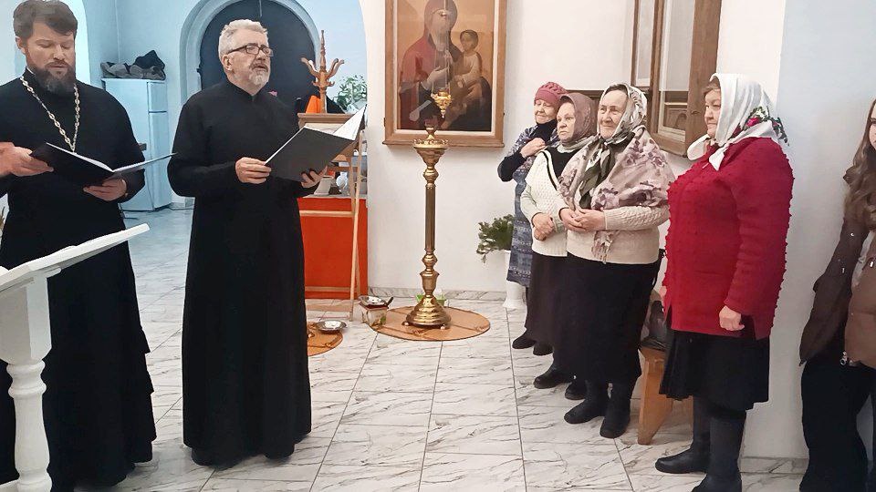 Хор духовенства Пензенской епархии исполнил Рождественские песнопения в Никольском храме поселка Шемышейка