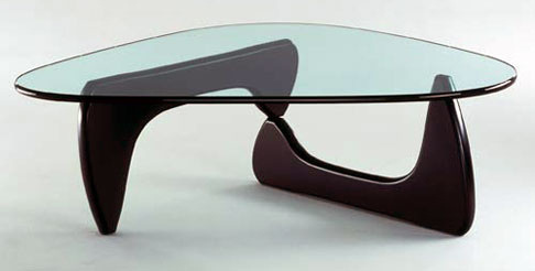 By lartnouveauenfrance - Isamu Noguchi, Coffee table, 1959, CC BY 2.0, https://commons.wikimedia.org/w/index.php?curid=41981757