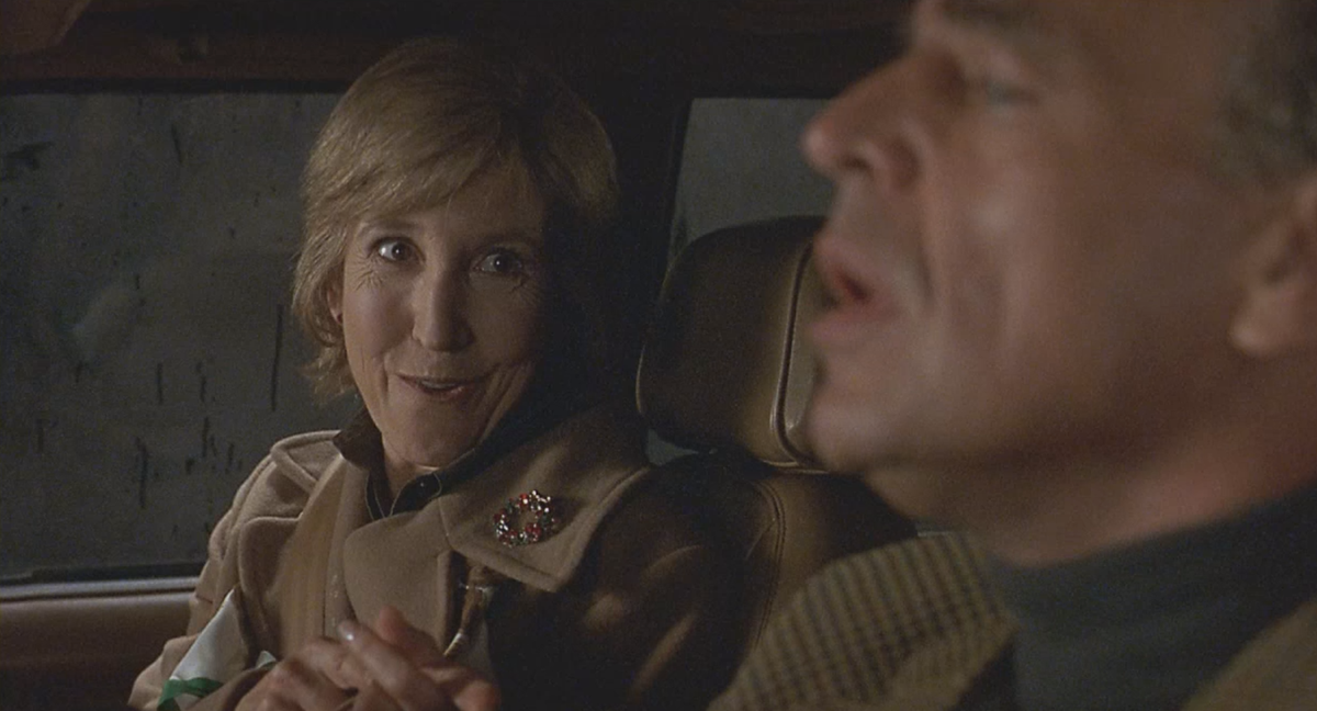 Во время просмотра «Тупика» кажется, что в нём случайно оказались незабываемые Лилланд Палмер и Дама С Поленом