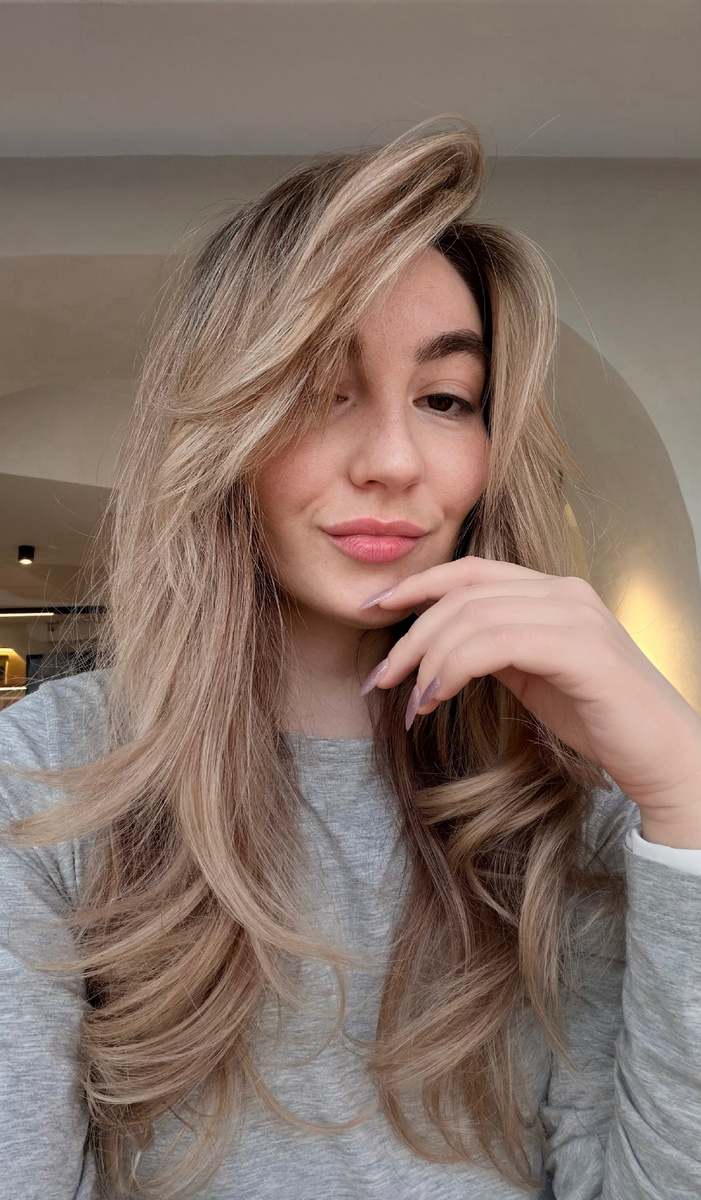 Я блондинка уже полгода точно и безумна рада этому — самое лучшее мое решение. Кстати, в блонд я покрасилась, чтобы показать подписчицам, что сумею справиться с уходом.