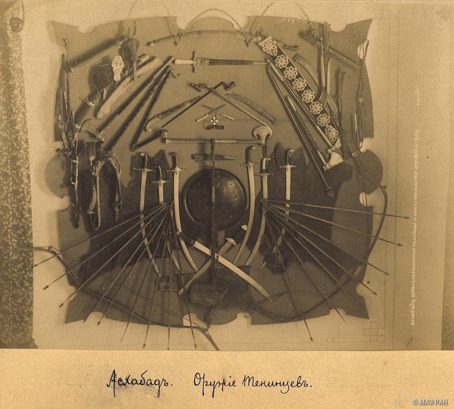 Оружие текинцев. Фото конец 19 века. Из коллекции Кунсткамеры (МАЭ РАН).