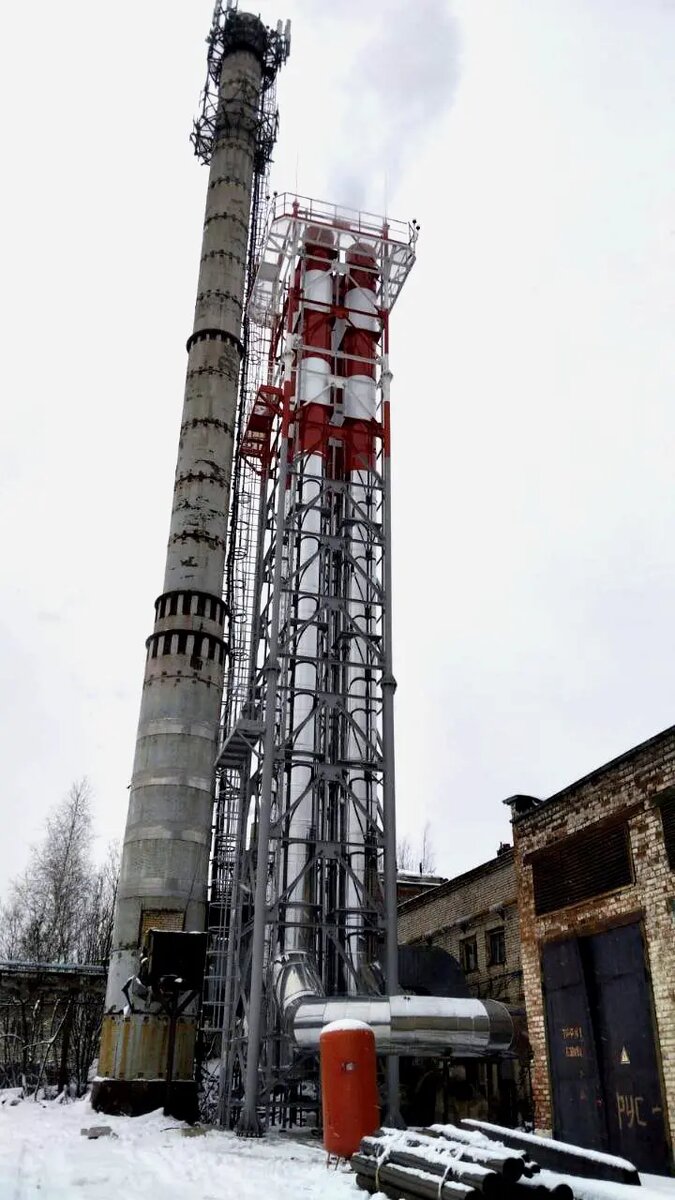 Завершенный монтаж ферменной дымовой трубы высотой 30 метров