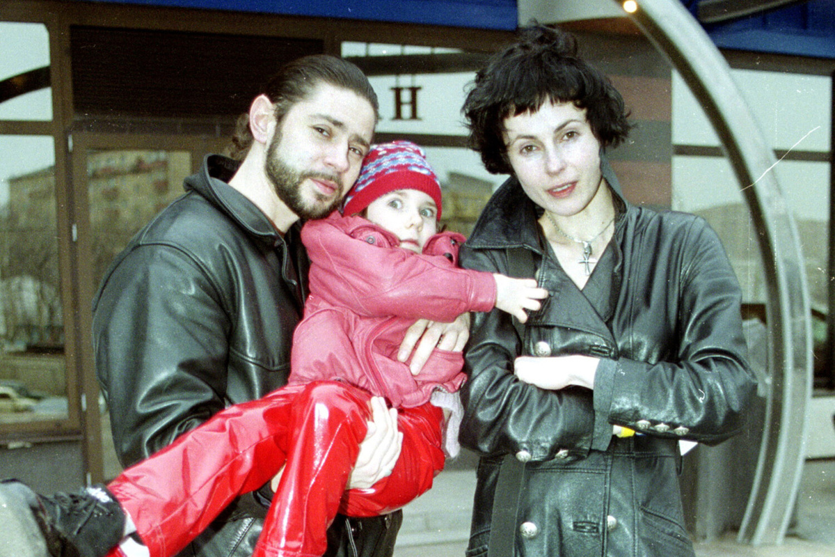 Актер Валерий Николаев с женой, актрисой Ириной Апексимовой, и их дочерью Дарьей ©Gennadii Usoev/Global Look Press  📷