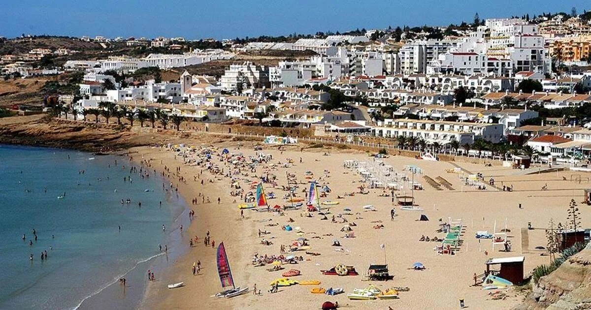 Курорт Прайя-да-Луш считался безопасным и семейным.