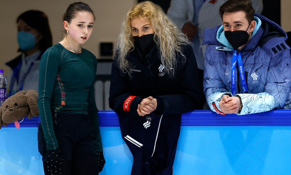    Камила Валиева и ее тренеры Этери Тутберидзе, Даниил Глейхенгауз готовятся к личному турниру фгиуристов. Фото: Reuters