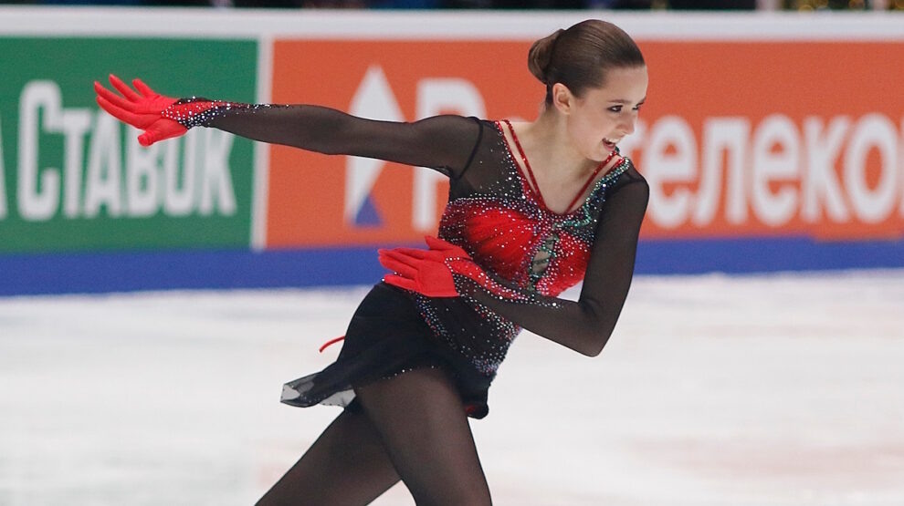    Камила Валиева на чемпионате России в декабре 2021 года в Санкт-Петербурге. Фото: GLOBAL LOOK PRESS