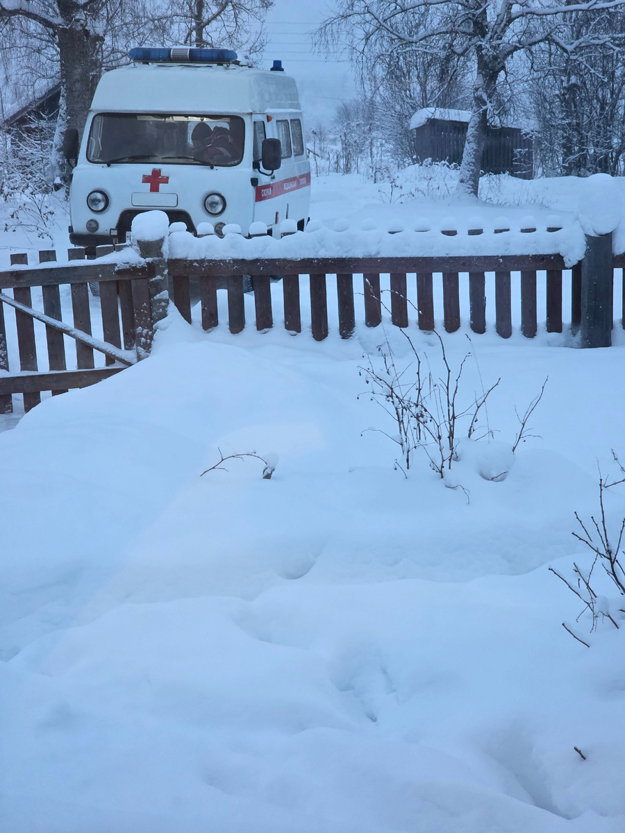 Скорая приехала через час после вызова. Это ещё быстро в тех условиях 